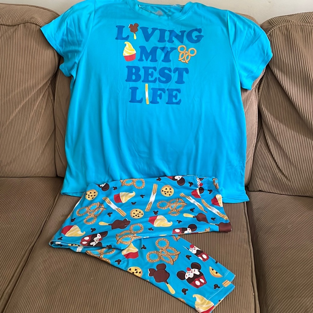 Disney parks snacks set top w leggings